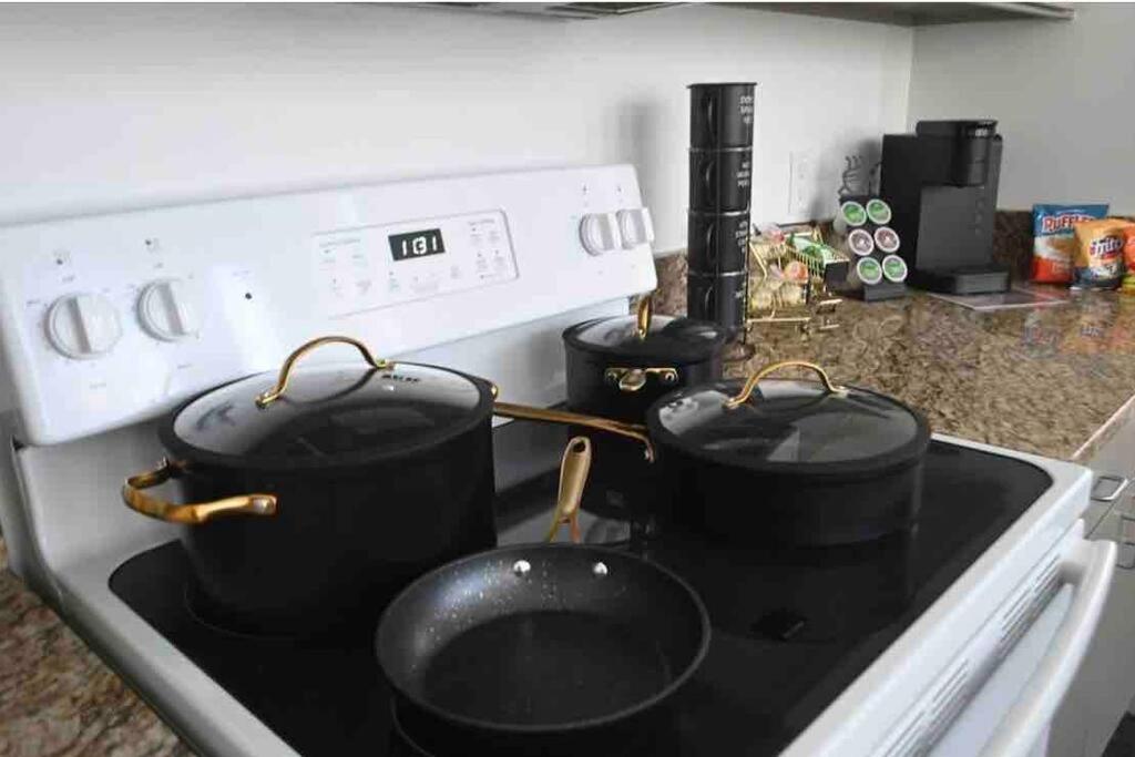 Luxury Condo “Walk To Everything” 멤피스 외부 사진